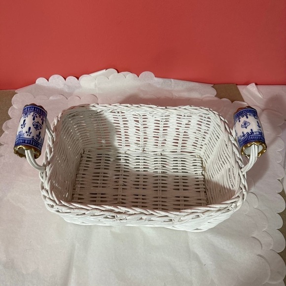Vintage basket with porcelain handles - Picture 1 of 12